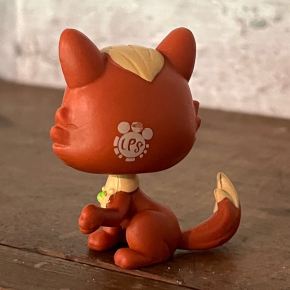 Littlest Pet Shop LPS #3697 Lucky Browne Cat Kitten - Picture 3 of 5